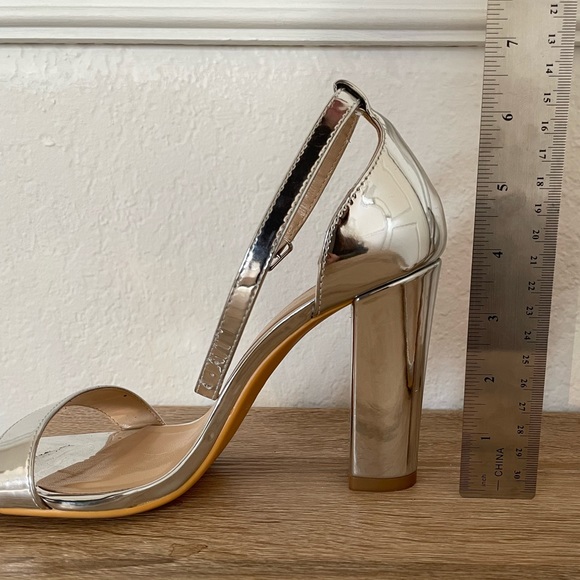 Silver 4 inch Block Heels Size 7.5 - Picture 4 of 7